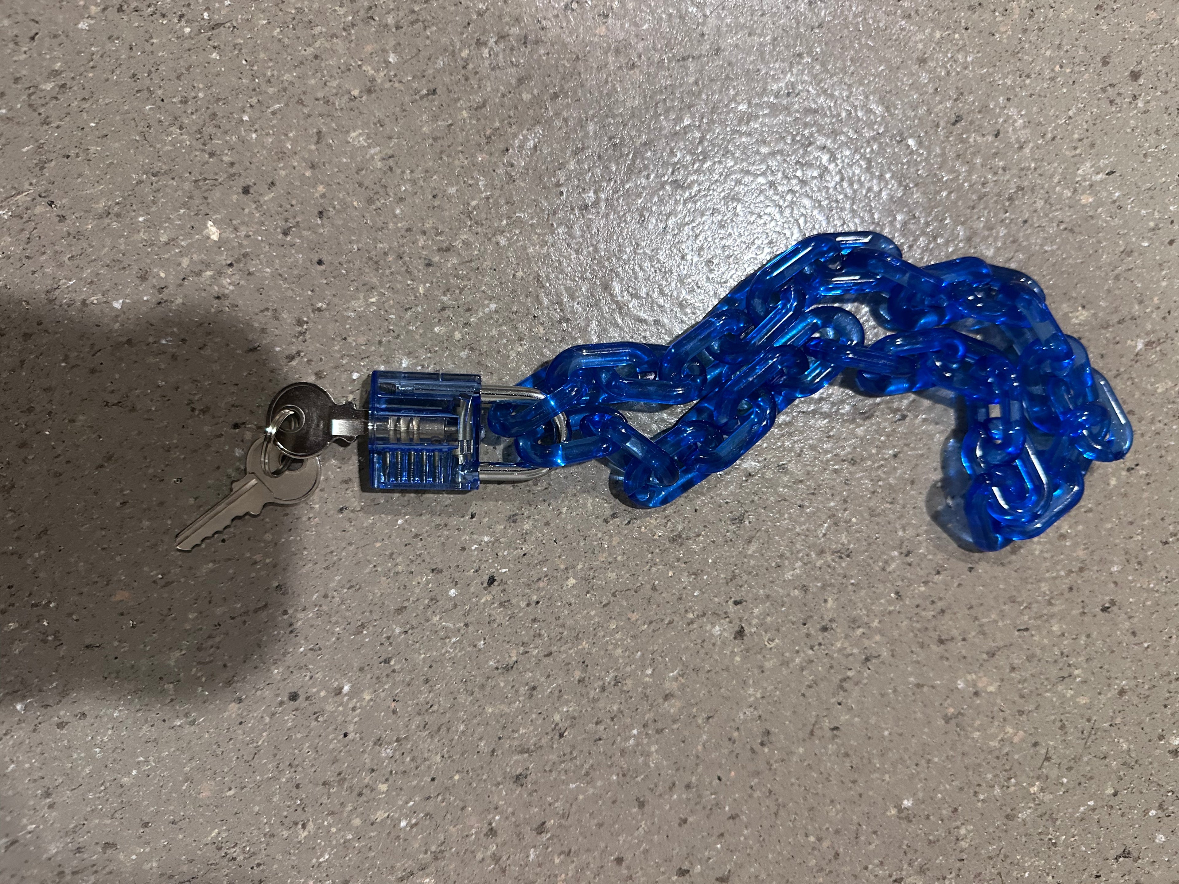 LOCKED CHAIN NECKLACE